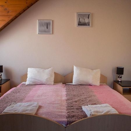 Bed and Breakfast Gilde Panzio Pilisvörösvár Exteriér fotografie