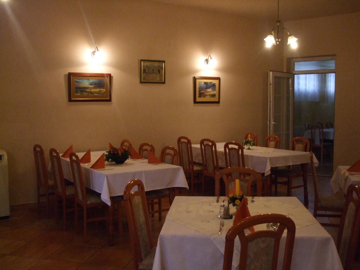 Bed and Breakfast Gilde Panzio Pilisvörösvár Exteriér fotografie