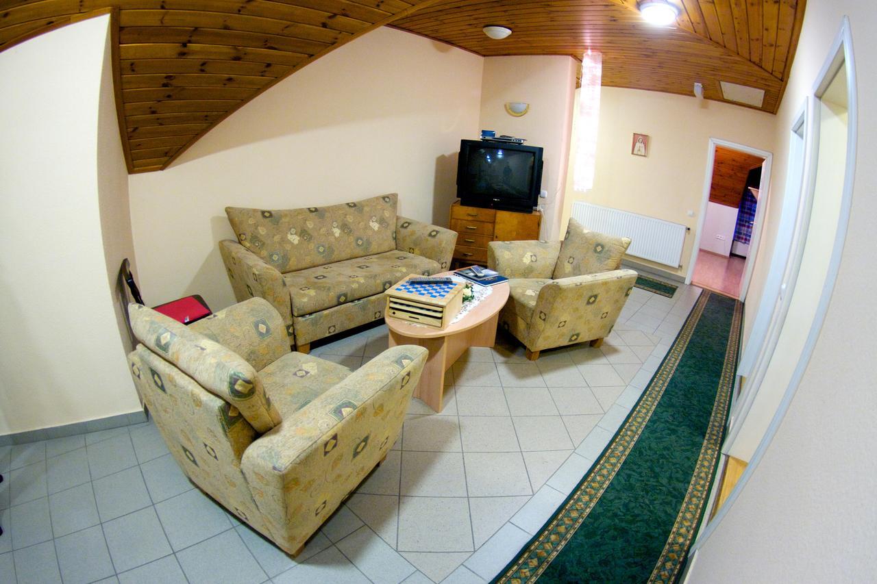 Bed and Breakfast Gilde Panzio Pilisvörösvár Exteriér fotografie